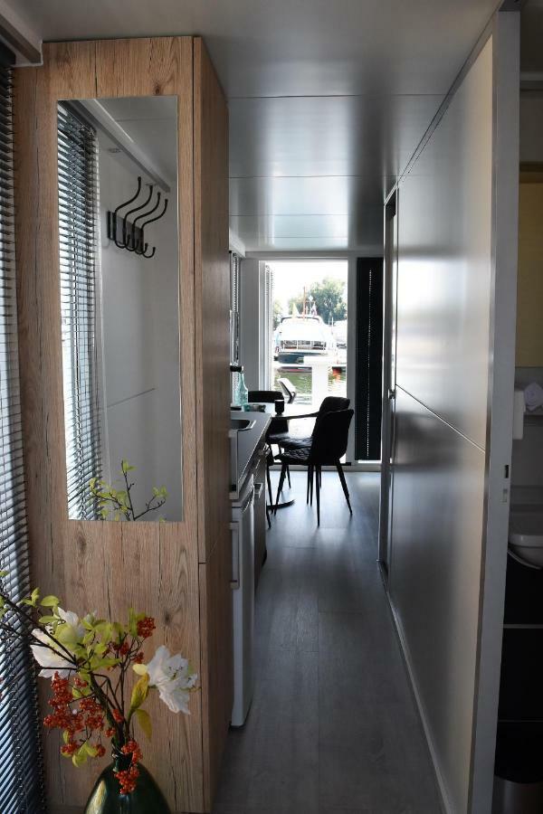 מאסטריכט Cosy Floating Boatlodge Athene מראה חיצוני תמונה